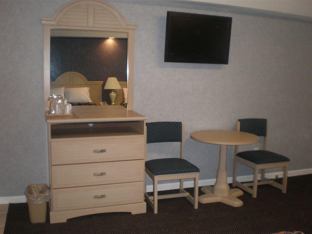 Village Inn & Suites - Smithville Номер фото