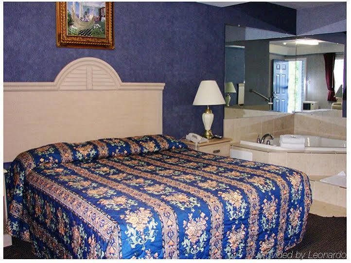 Village Inn & Suites - Smithville Номер фото