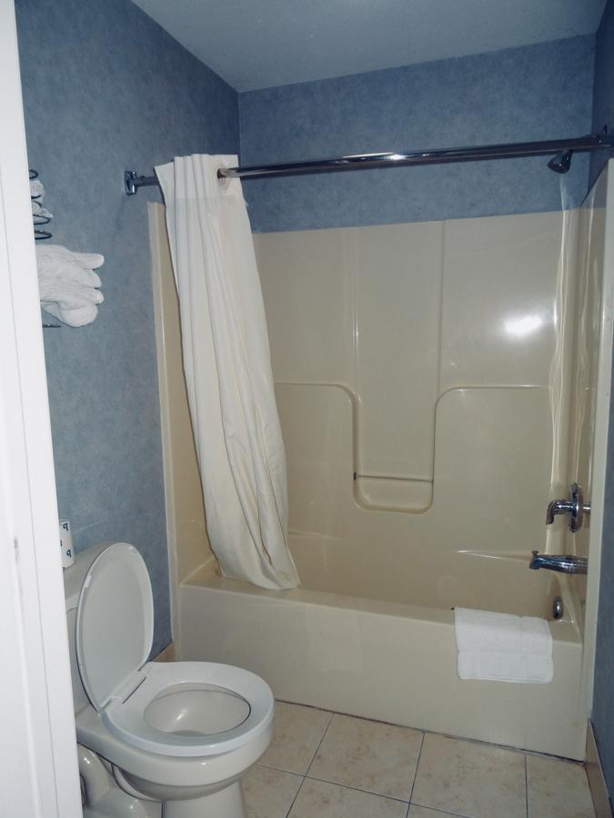 Village Inn & Suites - Smithville Экстерьер фото