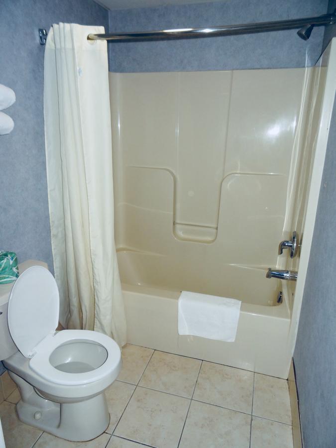 Village Inn & Suites - Smithville Экстерьер фото